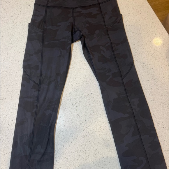 Lululemon Fast and Free Leggings - Picture 4 of 9